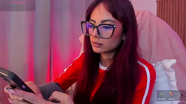 Snapshot of sophiecherry_ chatting on 11/07/25, 10:10 sophiecherry online show from 11/07/25, 10:10