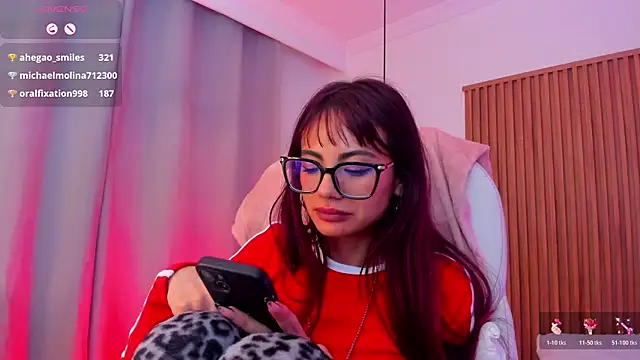 Snapshot of sophiecherry_ chatting on 11/08/25, 10:37 sophiecherry online show from 11/08/25, 10:37