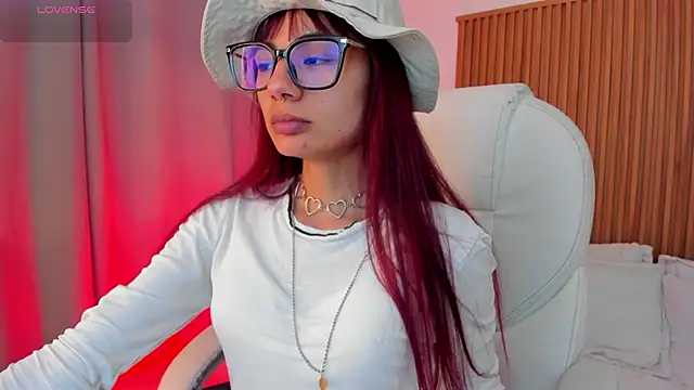 Snapshot of sophiecherry_ chatting on 11/12/25, 02:23 sophiecherry online show from 11/12/25, 02:23