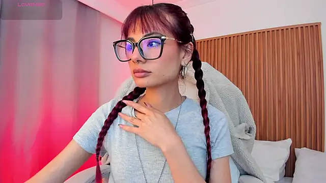 Snapshot of sophiecherry_ chatting on 11/20/25, 09:36 sophiecherry online show from 11/20/25, 09:36