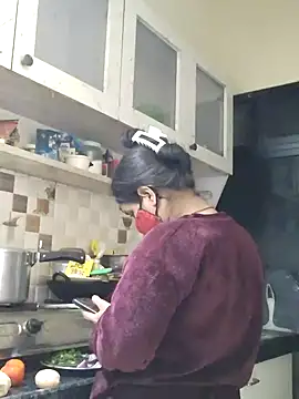 Snapshot of IND_COUPLE1 chatting on 12/14/24, 06:52 IND COUPLE1 online show from 12/14/24, 06:52