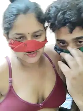 Snapshot of IND_COUPLE1 chatting on 12/21/24, 03:42 IND COUPLE1 online show from 12/21/24, 03:42