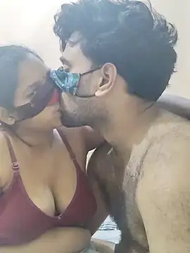 Snapshot of IND_COUPLE1 chatting on 12/22/24, 11:09 IND COUPLE1 online show from 12/22/24, 11:09