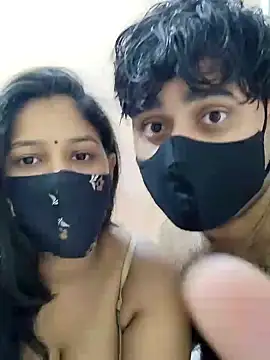 Snapshot of IND_COUPLE1 chatting on 12/28/24, 07:00 IND COUPLE1 online show from 12/28/24, 07:00