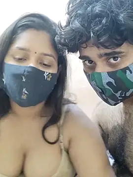 Snapshot of IND_COUPLE1 chatting on 01/05/25, 12:42 IND COUPLE1 online show from 01/05/25, 12:42