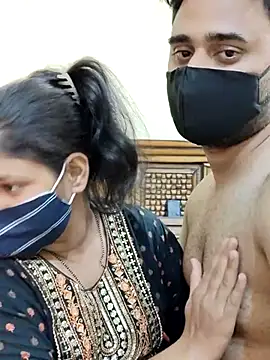 Snapshot of IND_COUPLE1 chatting on 02/05/25, 02:59 IND COUPLE1 online show from 02/05/25, 02:59