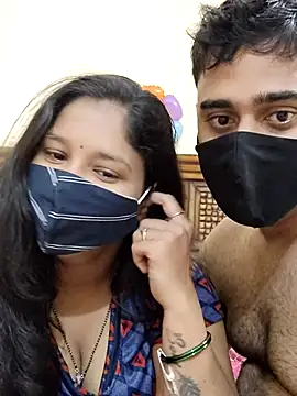 Snapshot of IND_COUPLE1 chatting on 02/13/25, 03:29 IND COUPLE1 online show from 02/13/25, 03:29