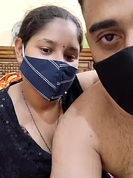 Snapshot of IND_COUPLE1 chatting on 02/19/25, 01:39 IND COUPLE1 online show from 02/19/25, 01:39