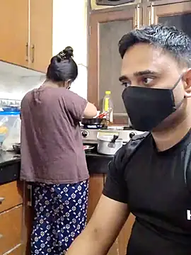 Snapshot of IND_COUPLE1 chatting on 02/20/25, 04:25 IND COUPLE1 online show from 02/20/25, 04:25