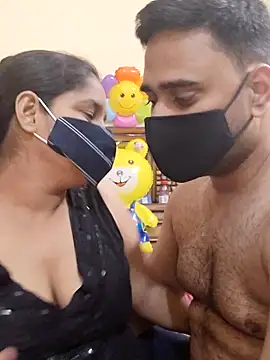 Snapshot of IND_COUPLE1 chatting on 02/24/25, 03:42 IND COUPLE1 online show from 02/24/25, 03:42