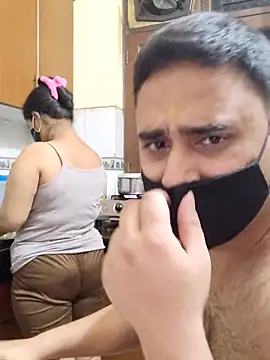 Snapshot of IND_COUPLE1 chatting on 02/26/25, 03:52 IND COUPLE1 online show from 02/26/25, 03:52