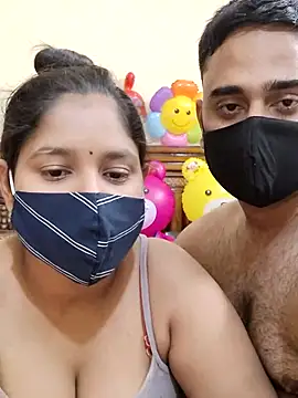 Snapshot of IND_COUPLE1 chatting on 02/27/25, 01:38 IND COUPLE1 online show from 02/27/25, 01:38