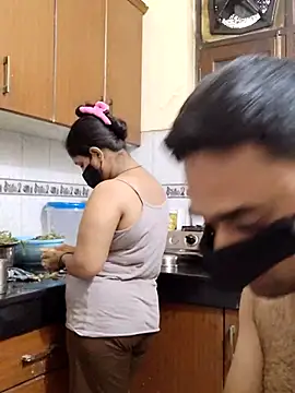 Snapshot of IND_COUPLE1 chatting on 02/28/25, 08:31 IND COUPLE1 online show from 02/28/25, 08:31