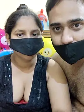 Snapshot of IND_COUPLE1 chatting on 03/03/25, 08:43 IND COUPLE1 online show from 03/03/25, 08:43