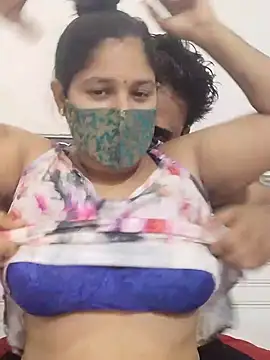 Snapshot of IND_COUPLE1 chatting on 09/13/25, 01:55 IND COUPLE1 online show from 09/13/25, 01:55