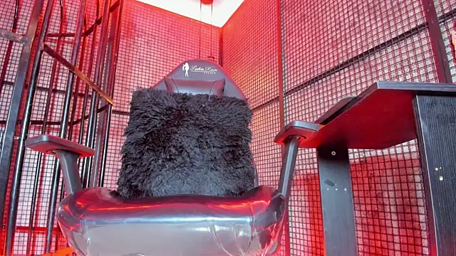 Snapshot of NAILAHARD chatting on 11/17/25, 03:29 NAILAHARD online show from 11/17/25, 03:29