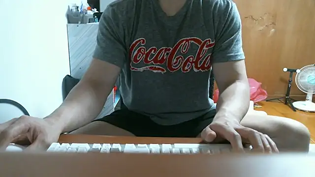 Snapshot of Stellan_0412 chatting on 04/12/26, 03:06 Stellan 0412 online show from 04/12/26, 03:06