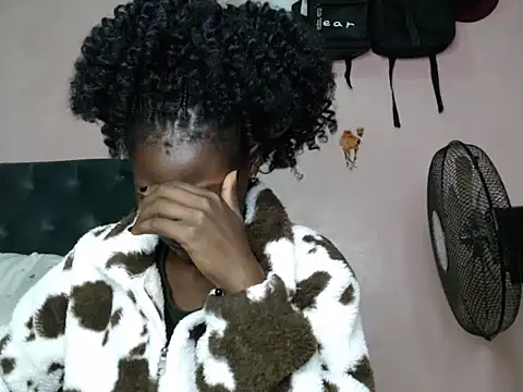 TrishaKalid online show from 01/30/25, 09:36