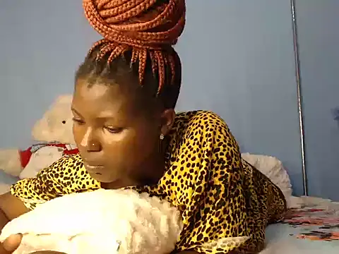 TrishaKalid online show from 12/18/25, 09:10