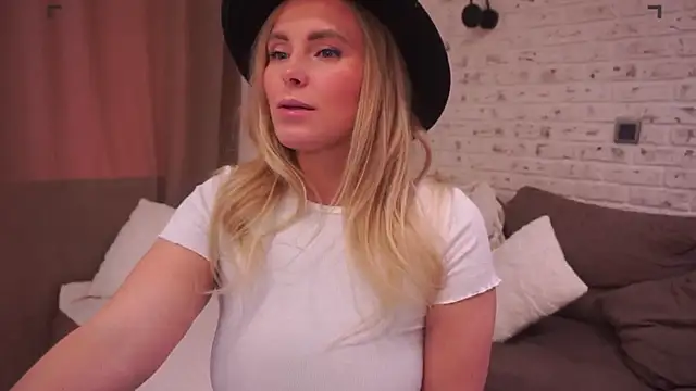 Snapshot of Charming_Daphny chatting on 03/14/25, 08:53 Charming Daphny online show from 03/14/25, 08:53