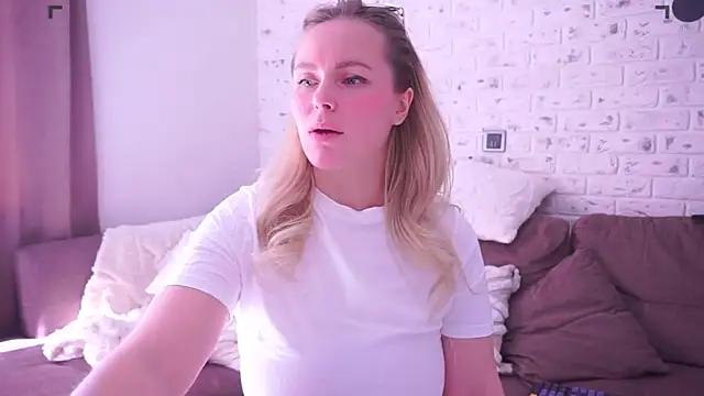 Snapshot of Charming_Daphny chatting on 03/20/25, 06:52 Charming Daphny online show from 03/20/25, 06:52