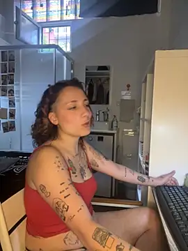 Hawitxui online show from 10/21/25, 09:21