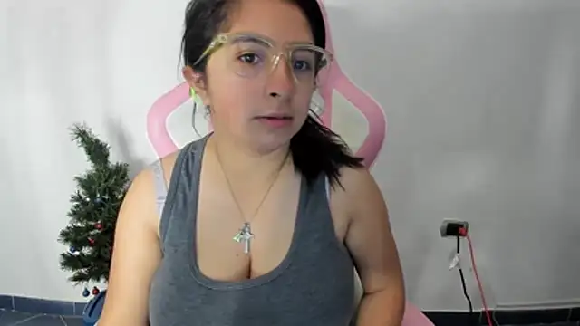 Snapshot of _Angelinaandrade_ chatting on 12/04/24, 11:08  Angelinaandrade  online show from 12/04/24, 11:08