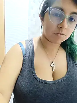 Snapshot of _Angelinaandrade_ chatting on 09/18/25, 01:18  Angelinaandrade  online show from 09/18/25, 01:18