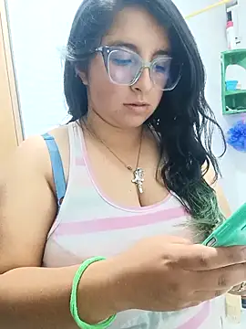 Snapshot of _Angelinaandrade_ chatting on 10/22/25, 01:39  Angelinaandrade  online show from 10/22/25, 01:39