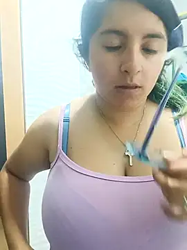 Snapshot of _Angelinaandrade_ chatting on 10/24/25, 01:13  Angelinaandrade  online show from 10/24/25, 01:13