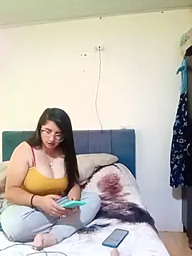  Angelinaandrade  online show from 01/13/26, 06:57