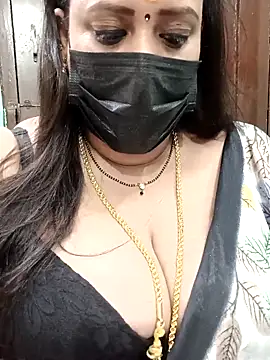 Snapshot of ashikaa_r chatting on 03/06/25, 12:41 ashikaa r online show from 03/06/25, 12:41