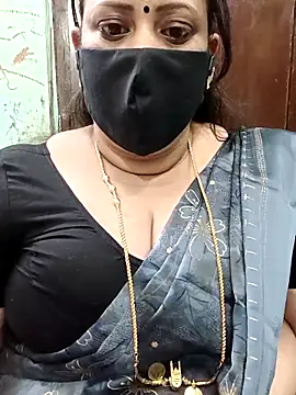 Snapshot of ashikaa_r chatting on 12/18/25, 08:26 ashikaa r online show from 12/18/25, 08:26