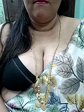 Snapshot of ashikaa_r chatting on 03/10/26, 06:24 ashikaa r online show from 03/10/26, 06:24