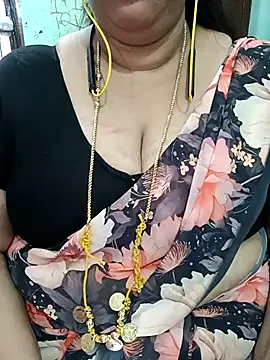 Snapshot of ashikaa_r chatting on 04/04/26, 09:51 ashikaa r online show from 04/04/26, 09:51