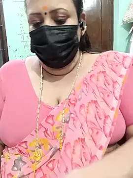 Snapshot of ashikaa_r chatting on 04/07/26, 06:52 ashikaa r online show from 04/07/26, 06:52