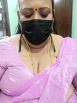 Snapshot of ashikaa_r chatting on 04/12/26, 12:43 ashikaa r online show from 04/12/26, 12:43