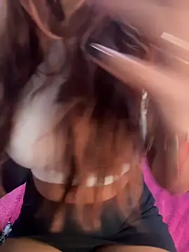 Snapshot of diosa202 chatting on 04/05/26, 02:42 diosa202 online show from 04/05/26, 02:42