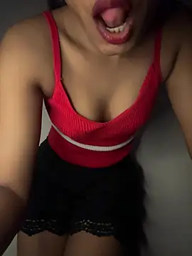 Snapshot of Hot_Goldengirl chatting on 06/25/26, 09:41 Hot Goldengirl online show from 06/25/26, 09:41