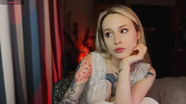 Snapshot of aviva_faith chatting on 12/21/25, 09:44 aviva faith online show from 12/21/25, 09:44