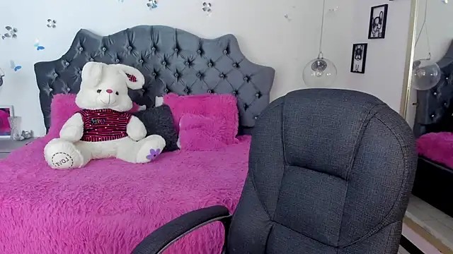 Snapshot of _Antonnela_ chatting on 02/27/25, 01:38  Antonnela  online show from 02/27/25, 01:38