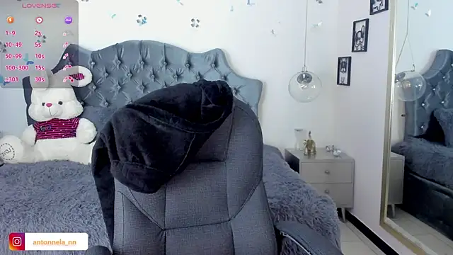 Snapshot of _Antonnela_ chatting on 03/20/25, 02:10  Antonnela  online show from 03/20/25, 02:10