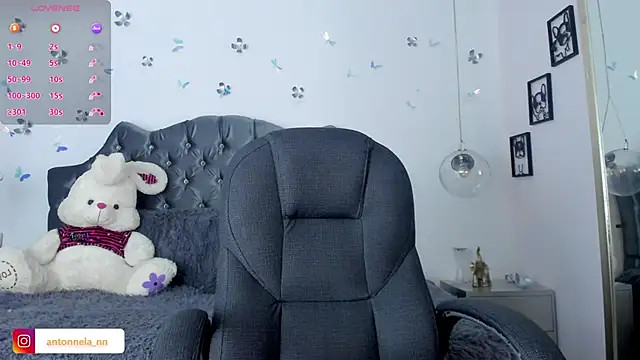 Snapshot of _Antonnela_ chatting on 03/22/25, 05:20  Antonnela  online show from 03/22/25, 05:20