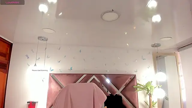 Snapshot of _Antonnela_ chatting on 10/05/25, 02:04  Antonnela  online show from 10/05/25, 02:04