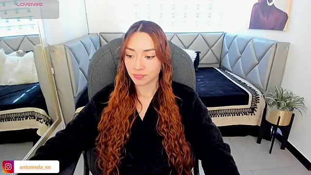 Snapshot of _Antonnela_ chatting on 05/19/26, 07:42 Antonnela online show from 05/19/26, 07:42