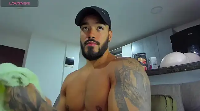 Snapshot of Alexander_Martines chatting on 02/16/25, 10:54 Alexander Martines online show from 02/16/25, 10:54