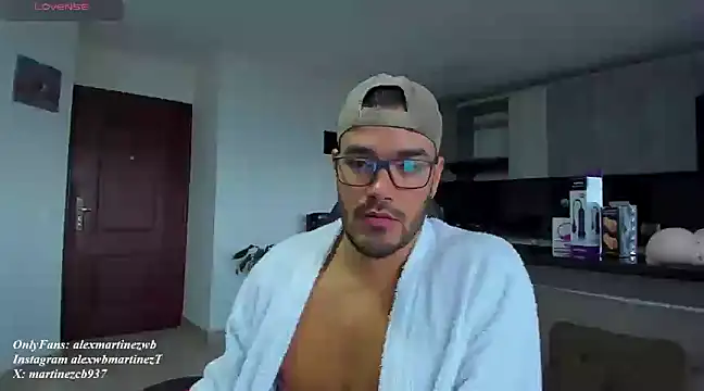Snapshot of Alexander_Martines chatting on 03/19/25, 10:31 Alexander Martines online show from 03/19/25, 10:31