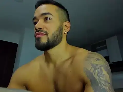Snapshot of Alexander_Martines chatting on 10/07/25, 01:14 Alexander Martines online show from 10/07/25, 01:14