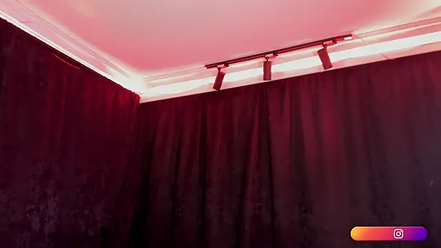 Snapshot of MiaKnox chatting on 05/01/26, 12:04 MiaKnox online show from 05/01/26, 12:04