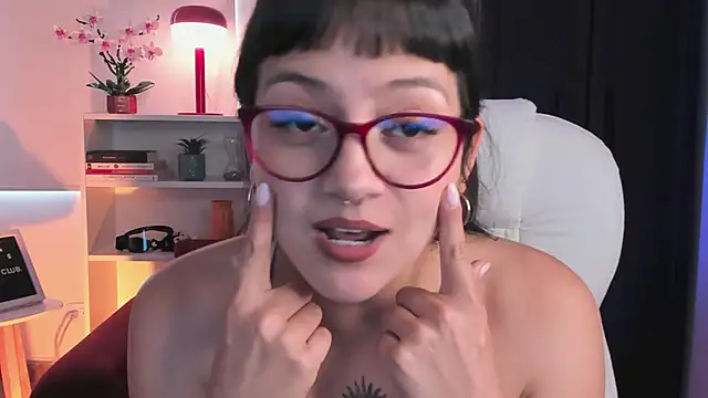 Snapshot of nahiapaws chatting on 03/18/26, 07:06 nahiapaws online show from 03/18/26, 07:06